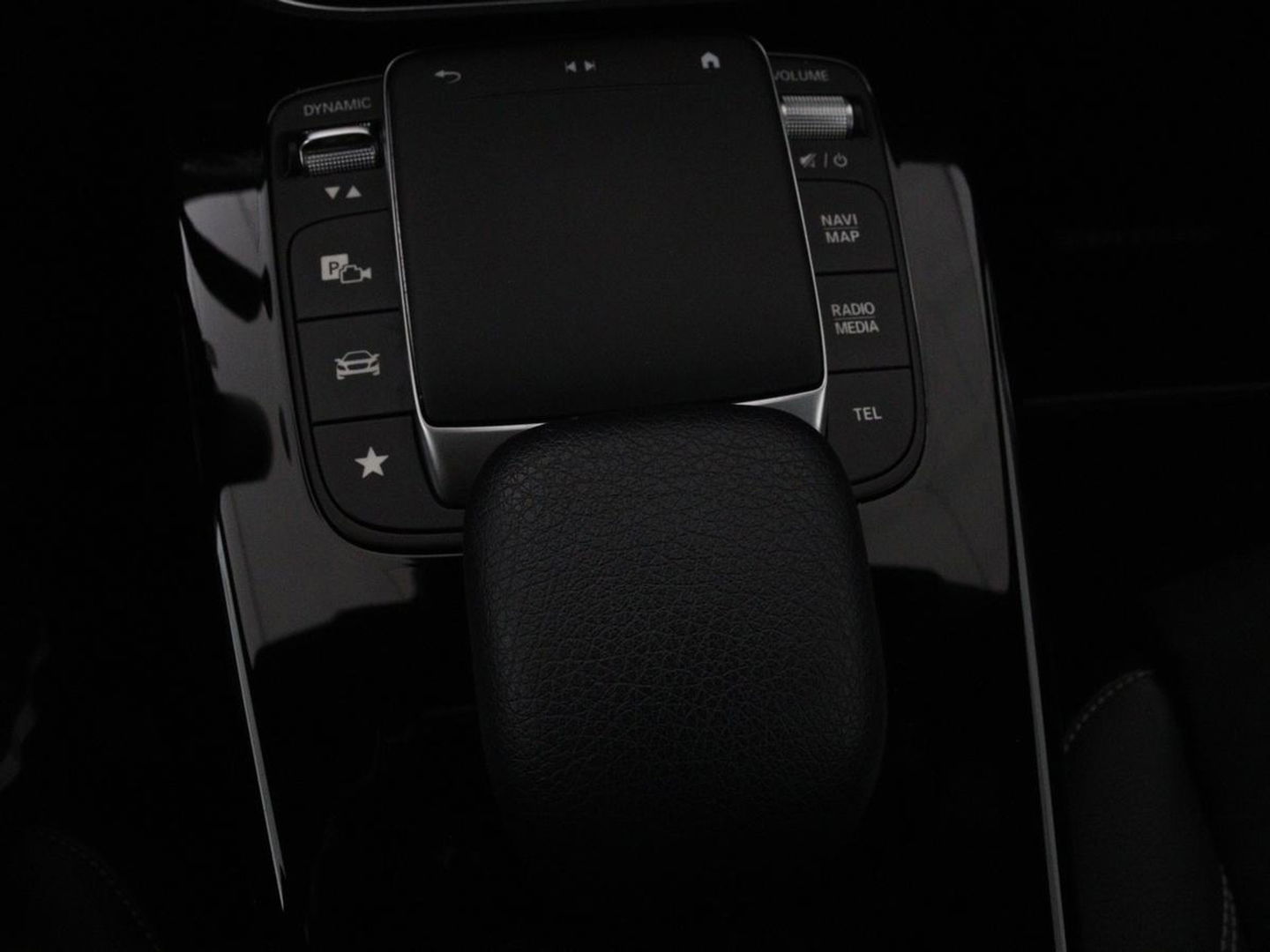 Mercedes-Benz CLA-Klasse Shooting Brake 250e AMG Night | Panoramadak | Adaptive cruise | Head-Up | Carplay | Stoelverwarming | Trekhaak | Leder/Alcantara | Widescreen | Full LED