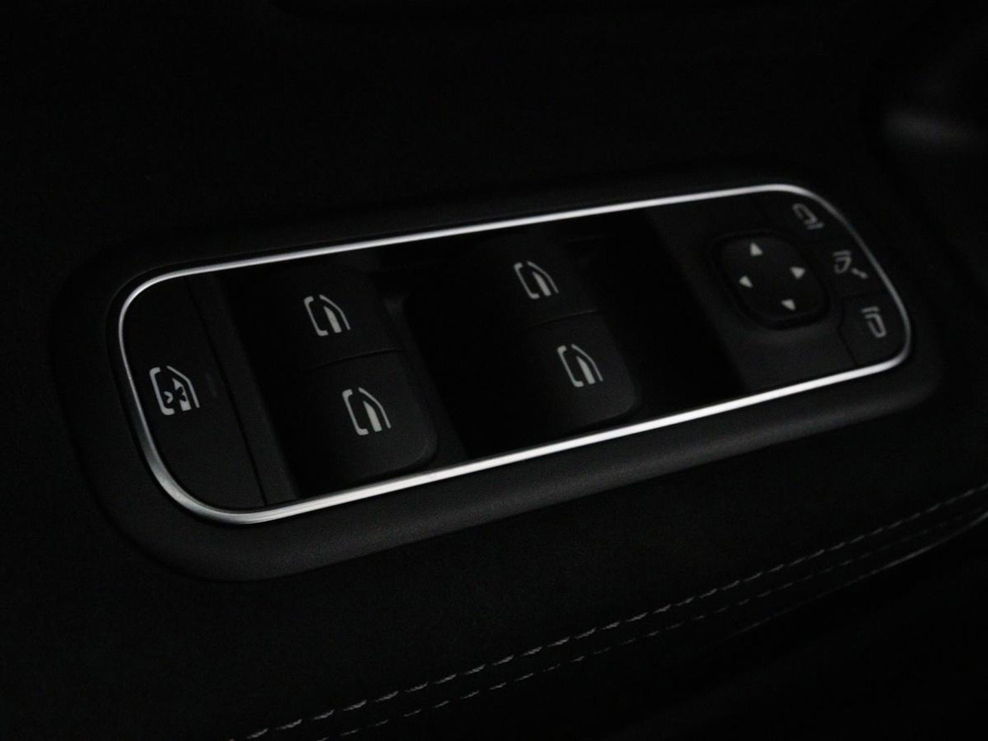 Mercedes-Benz CLA-Klasse Shooting Brake 250e AMG Night | Panoramadak | Adaptive cruise | Head-Up | Carplay | Stoelverwarming | Trekhaak | Leder/Alcantara | Widescreen | Full LED
