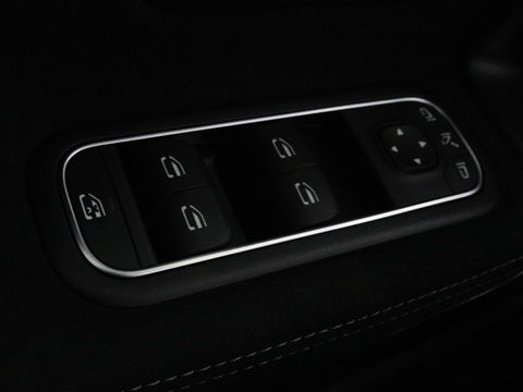 Mercedes-Benz CLA-Klasse Shooting Brake 250e AMG Night | Panoramadak | Adaptive cruise | Head-Up | Carplay | Stoelverwarming | Trekhaak | Leder/Alcantara | Widescreen | Full LED