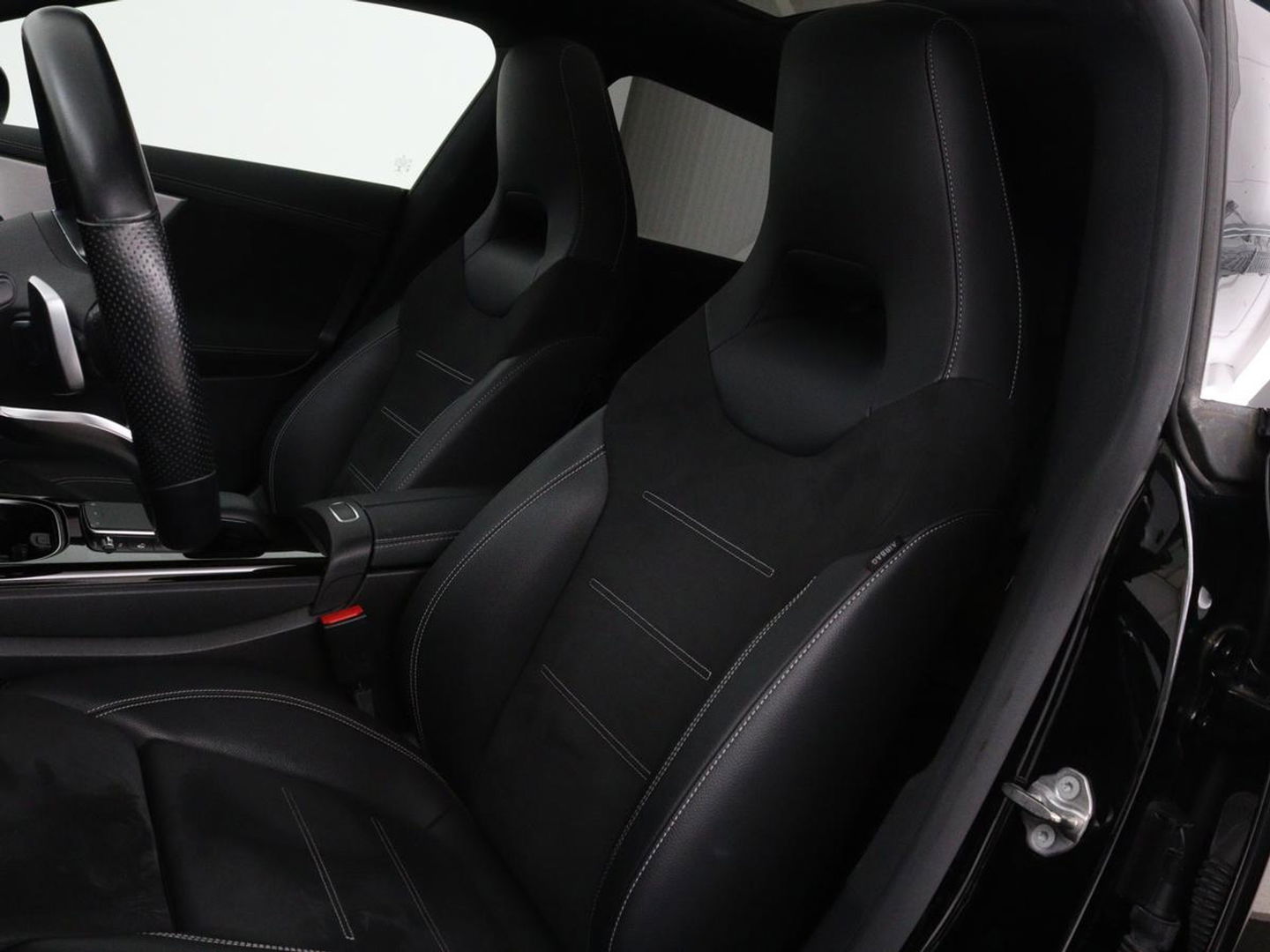 Mercedes-Benz CLA-Klasse Shooting Brake 250e AMG Night | Panoramadak | Adaptive cruise | Head-Up | Carplay | Stoelverwarming | Trekhaak | Leder/Alcantara | Widescreen | Full LED