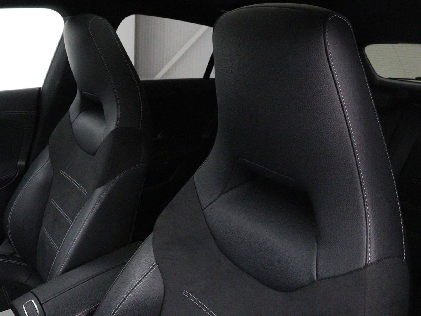 Mercedes-Benz CLA-Klasse Shooting Brake 250e AMG Night | Panoramadak | Adaptive cruise | Head-Up | Carplay | Stoelverwarming | Trekhaak | Leder/Alcantara | Widescreen | Full LED