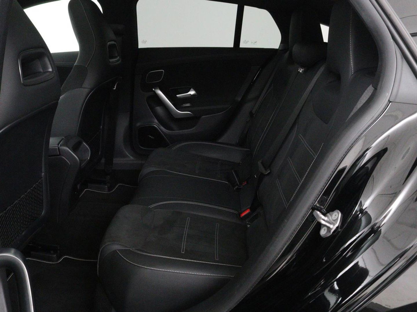 Mercedes-Benz CLA-Klasse Shooting Brake 250e AMG Night | Panoramadak | Adaptive cruise | Head-Up | Carplay | Stoelverwarming | Trekhaak | Leder/Alcantara | Widescreen | Full LED