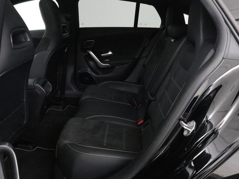 Mercedes-Benz CLA-Klasse Shooting Brake 250e AMG Night | Panoramadak | Adaptive cruise | Head-Up | Carplay | Stoelverwarming | Trekhaak | Leder/Alcantara | Widescreen | Full LED