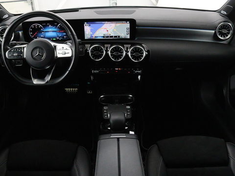 Mercedes-Benz CLA-Klasse Shooting Brake 250e AMG Night | Panoramadak | Adaptive cruise | Head-Up | Carplay | Stoelverwarming | Trekhaak | Leder/Alcantara | Widescreen | Full LED