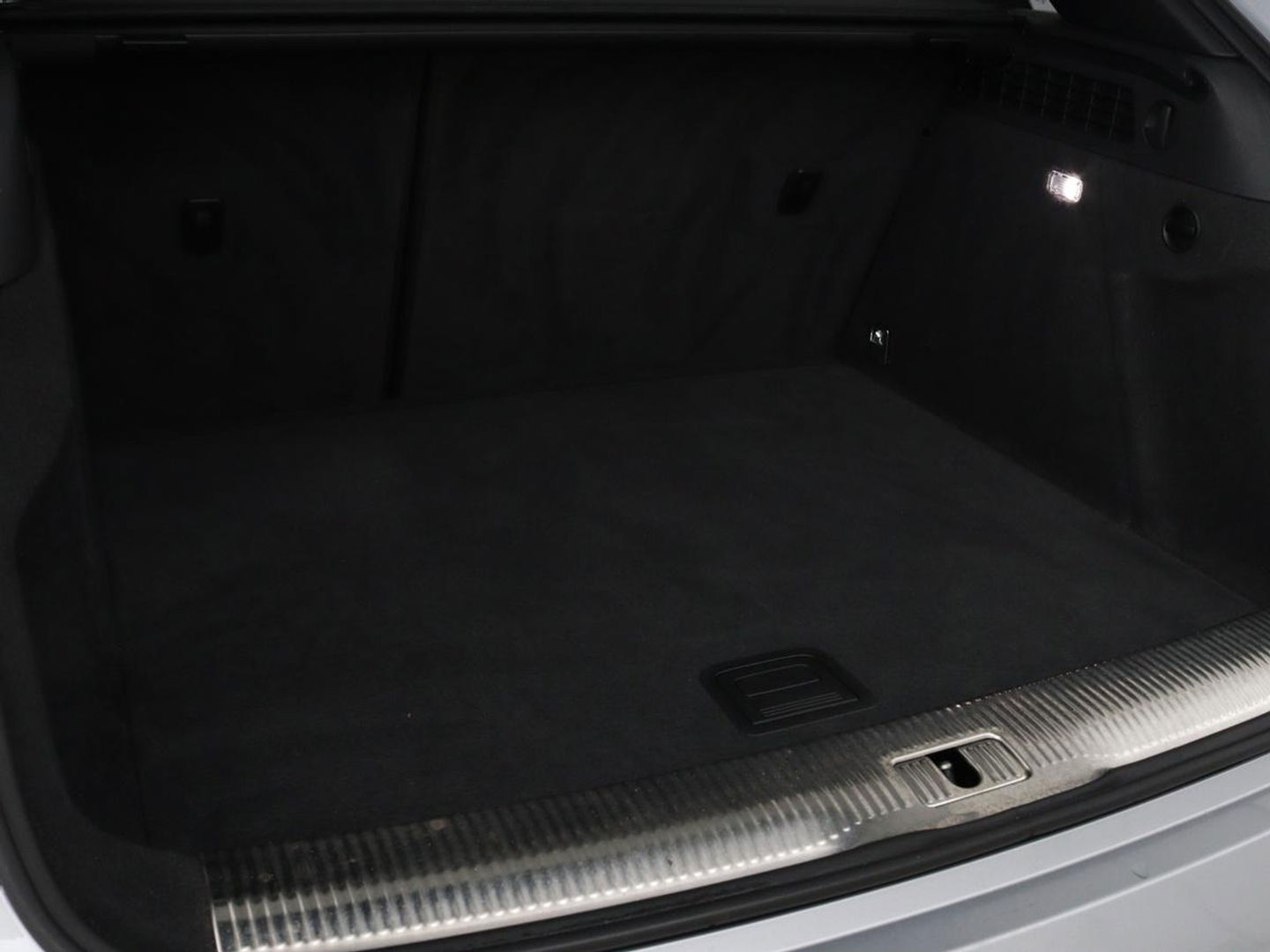 Audi Q3 1.4 TFSI Sport S Line Edition | Origineel NL | Half leder | Trekhaak | Full LED | Sportstoelen | Navigatie | Climate control | Parkeerhulp | Cruise control | Bluetooth | Getint glas