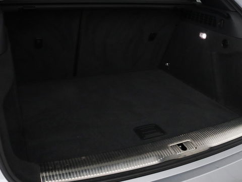 Audi Q3 1.4 TFSI Sport S Line Edition | Origineel NL | Half leder | Trekhaak | Full LED | Sportstoelen | Navigatie | Climate control | Parkeerhulp | Cruise control | Bluetooth | Getint glas