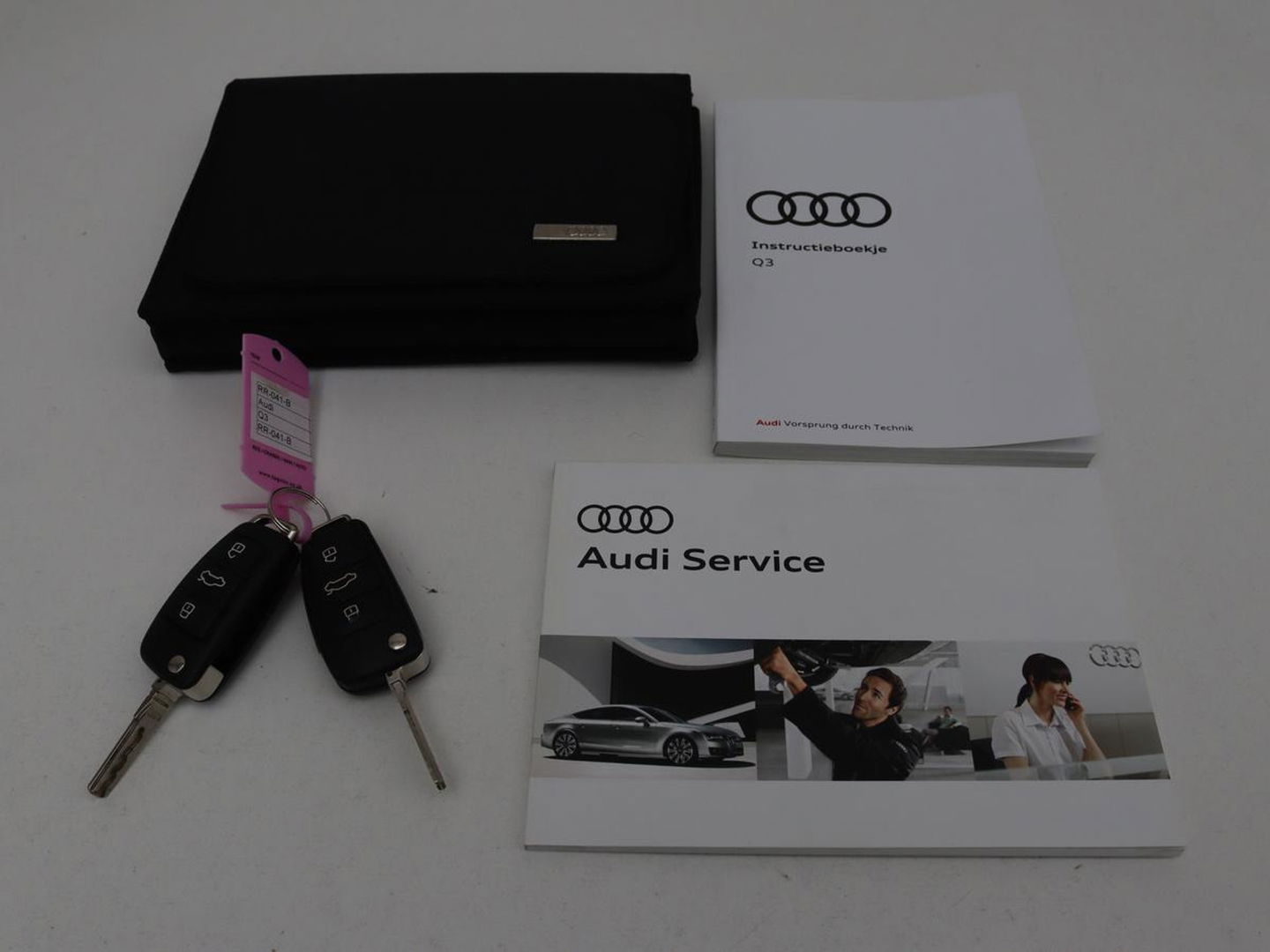 Audi Q3 1.4 TFSI Sport S Line Edition | Origineel NL | Half leder | Trekhaak | Full LED | Sportstoelen | Navigatie | Climate control | Parkeerhulp | Cruise control | Bluetooth | Getint glas