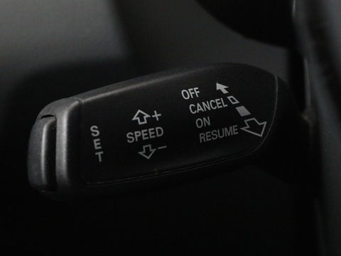 Audi Q3 1.4 TFSI Sport S Line Edition | Origineel NL | Half leder | Trekhaak | Full LED | Sportstoelen | Navigatie | Climate control | Parkeerhulp | Cruise control | Bluetooth | Getint glas