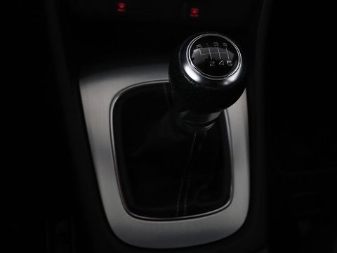 Audi Q3 1.4 TFSI Sport S Line Edition | Origineel NL | Half leder | Trekhaak | Full LED | Sportstoelen | Navigatie | Climate control | Parkeerhulp | Cruise control | Bluetooth | Getint glas