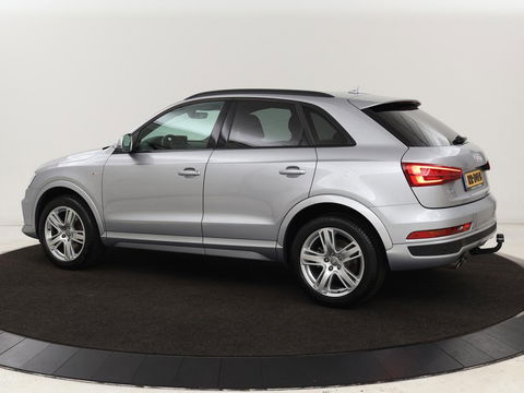 Audi Q3 1.4 TFSI Sport S Line Edition | Origineel NL | Half leder | Trekhaak | Full LED | Sportstoelen | Navigatie | Climate control | Parkeerhulp | Cruise control | Bluetooth | Getint glas