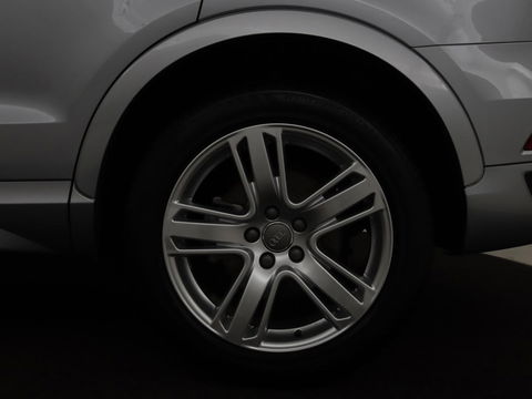 Audi Q3 1.4 TFSI Sport S Line Edition | Origineel NL | Half leder | Trekhaak | Full LED | Sportstoelen | Navigatie | Climate control | Parkeerhulp | Cruise control | Bluetooth | Getint glas