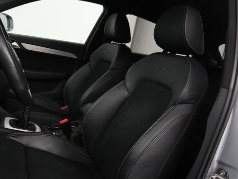 Audi Q3 1.4 TFSI Sport S Line Edition | Origineel NL | Half leder | Trekhaak | Full LED | Sportstoelen | Navigatie | Climate control | Parkeerhulp | Cruise control | Bluetooth | Getint glas