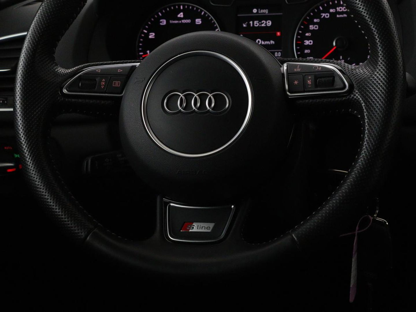 Audi Q3 1.4 TFSI Sport S Line Edition | Origineel NL | Half leder | Trekhaak | Full LED | Sportstoelen | Navigatie | Climate control | Parkeerhulp | Cruise control | Bluetooth | Getint glas