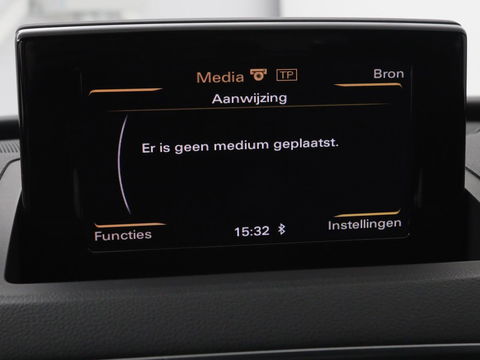 Audi Q3 1.4 TFSI Sport S Line Edition | Origineel NL | Half leder | Trekhaak | Full LED | Sportstoelen | Navigatie | Climate control | Parkeerhulp | Cruise control | Bluetooth | Getint glas