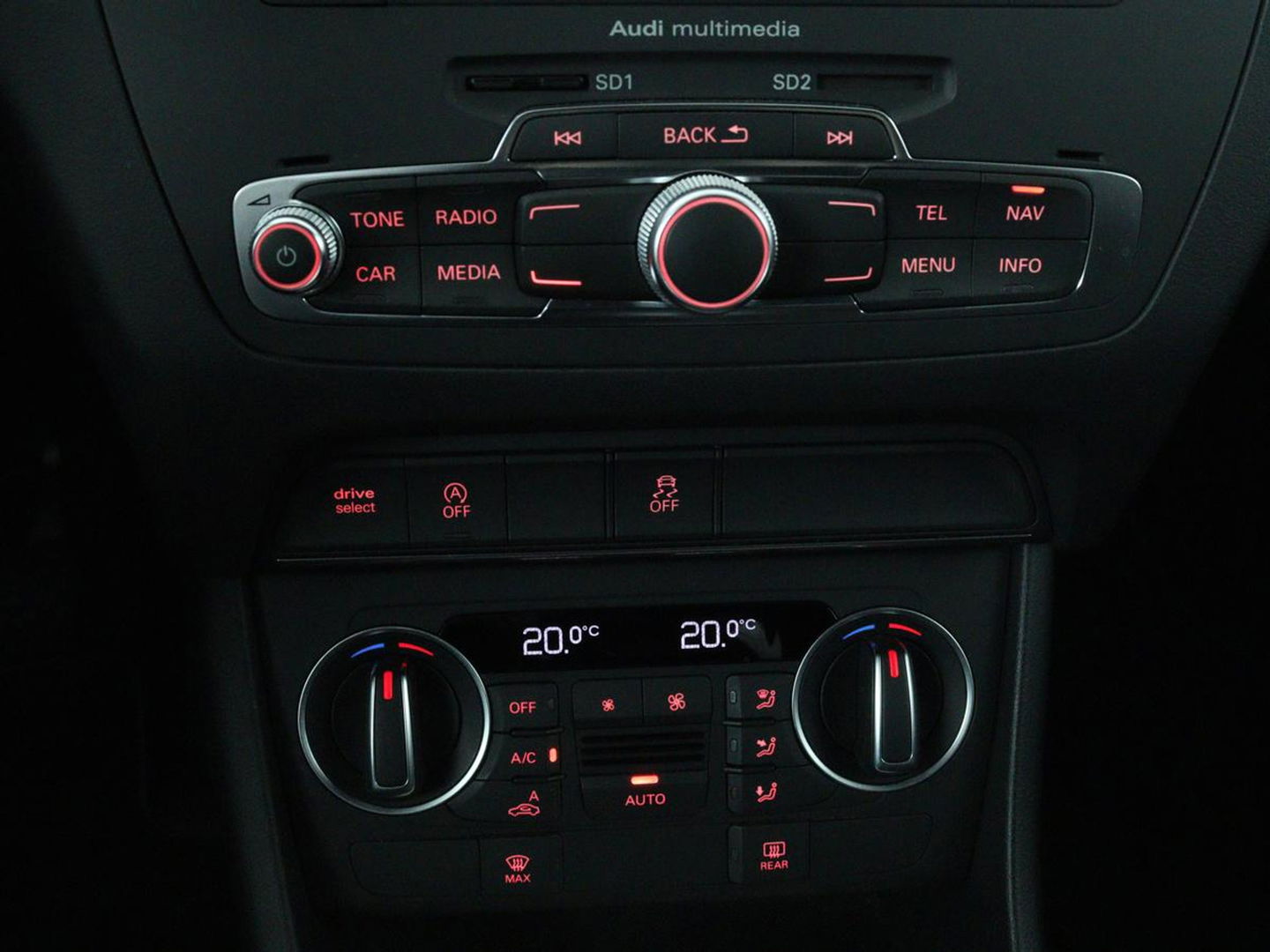Audi Q3 1.4 TFSI Sport S Line Edition | Origineel NL | Half leder | Trekhaak | Full LED | Sportstoelen | Navigatie | Climate control | Parkeerhulp | Cruise control | Bluetooth | Getint glas