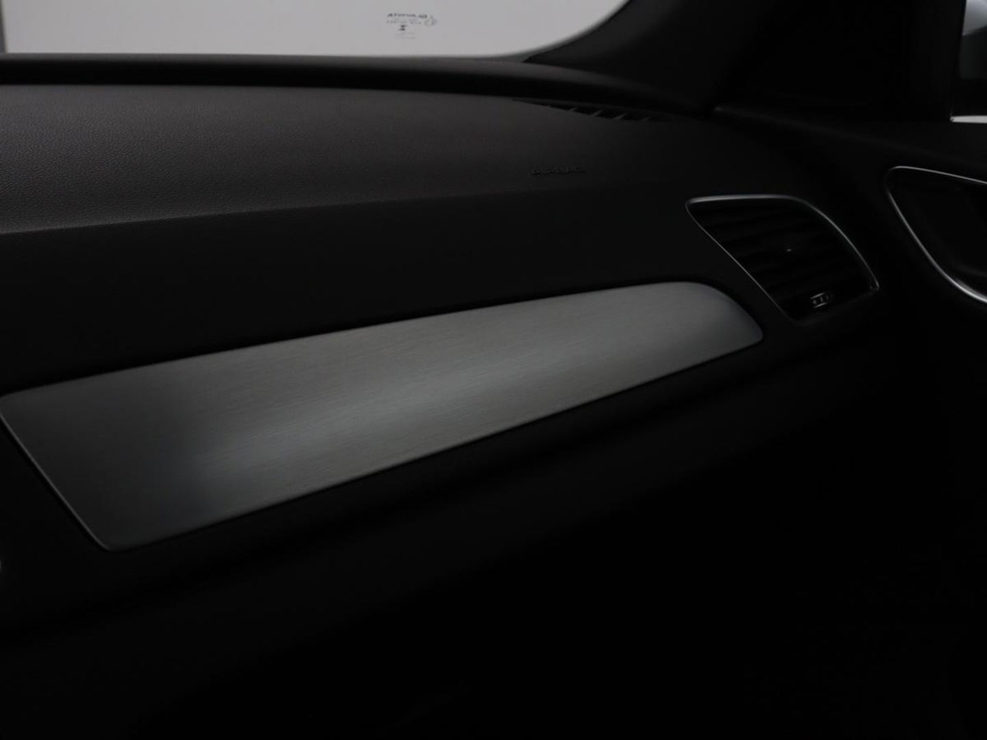 Audi Q3 1.4 TFSI Sport S Line Edition | Origineel NL | Half leder | Trekhaak | Full LED | Sportstoelen | Navigatie | Climate control | Parkeerhulp | Cruise control | Bluetooth | Getint glas
