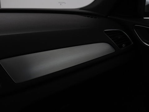 Audi Q3 1.4 TFSI Sport S Line Edition | Origineel NL | Half leder | Trekhaak | Full LED | Sportstoelen | Navigatie | Climate control | Parkeerhulp | Cruise control | Bluetooth | Getint glas