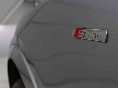 Audi Q3 1.4 TFSI Sport S Line Edition | Origineel NL | Half leder | Trekhaak | Full LED | Sportstoelen | Navigatie | Climate control | Parkeerhulp | Cruise control | Bluetooth | Getint glas