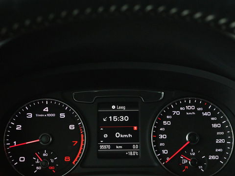 Audi Q3 1.4 TFSI Sport S Line Edition | Origineel NL | Half leder | Trekhaak | Full LED | Sportstoelen | Navigatie | Climate control | Parkeerhulp | Cruise control | Bluetooth | Getint glas
