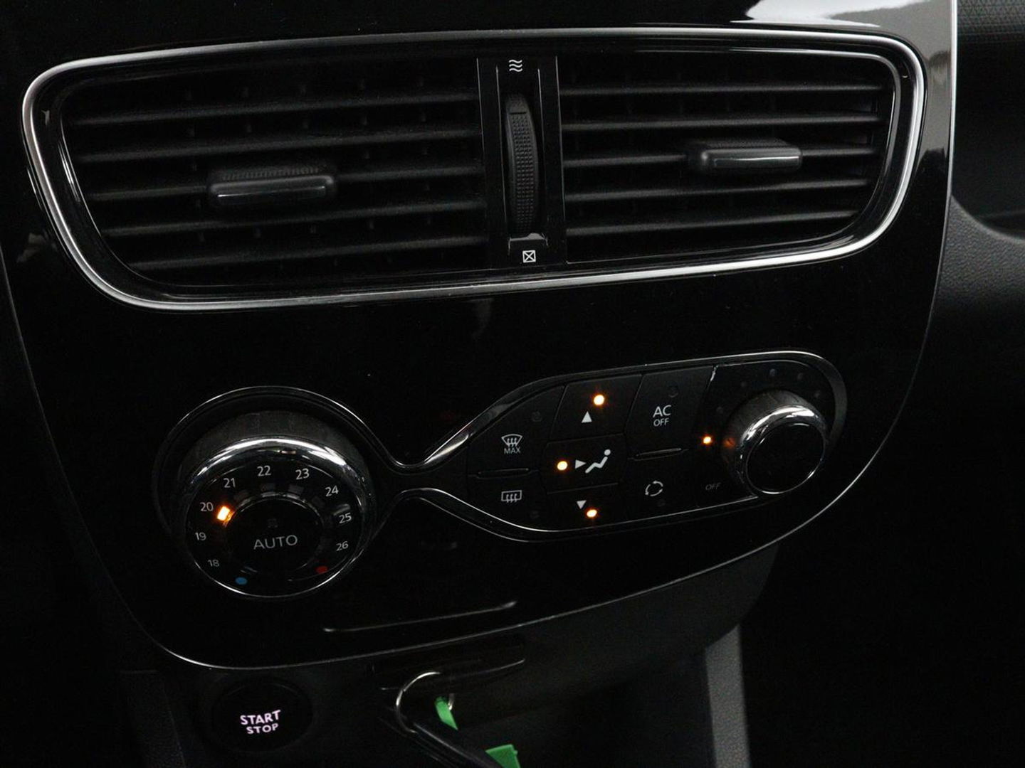 Renault Clio 1.2 TCe Zen | Automaat | Camera | Trekhaak | Navigatie | Climate control | Cruise control | Bluetooth