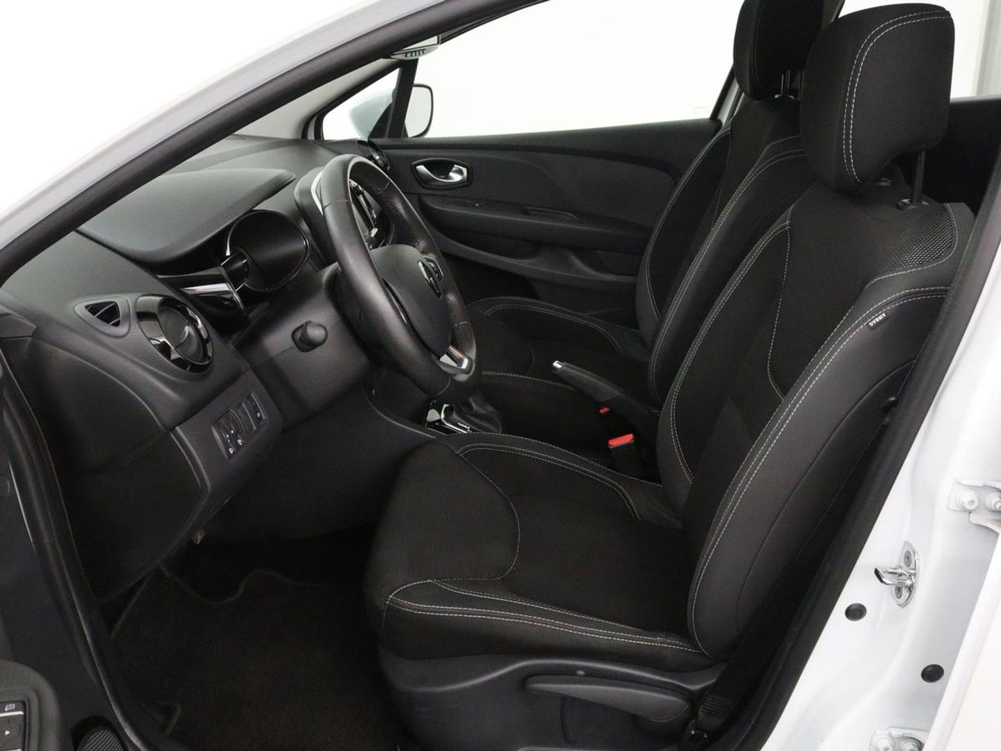 Renault Clio 1.2 TCe Zen | Automaat | Camera | Trekhaak | Navigatie | Climate control | Cruise control | Bluetooth