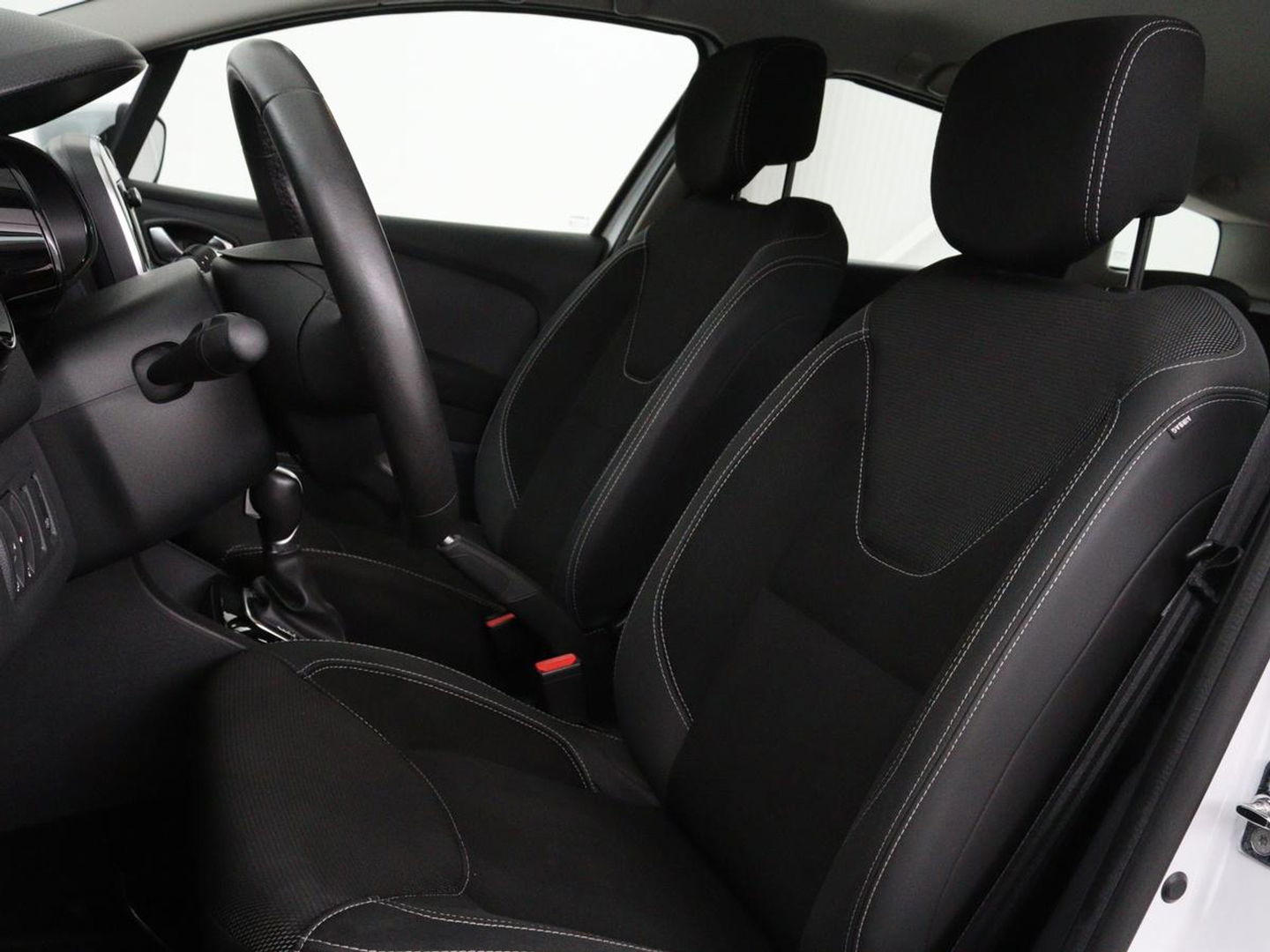 Renault Clio 1.2 TCe Zen | Automaat | Camera | Trekhaak | Navigatie | Climate control | Cruise control | Bluetooth