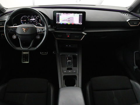CUPRA Leon 1.4 e-Hybrid VZ Performance | Panoramadak | Stoel & stuurverwarming | Adaptive cruise | Camera | Carplay | Navigatie | Sfeerverlichting | Keyless | Full LED | PHEV
