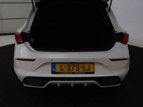 CUPRA Leon 1.4 e-Hybrid VZ Performance | Panoramadak | Stoel & stuurverwarming | Adaptive cruise | Camera | Carplay | Navigatie | Sfeerverlichting | Keyless | Full LED | PHEV