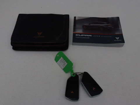 CUPRA Leon 1.4 e-Hybrid VZ Performance | Panoramadak | Stoel & stuurverwarming | Adaptive cruise | Camera | Carplay | Navigatie | Sfeerverlichting | Keyless | Full LED | PHEV