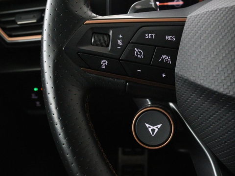CUPRA Leon 1.4 e-Hybrid VZ Performance | Panoramadak | Stoel & stuurverwarming | Adaptive cruise | Camera | Carplay | Navigatie | Sfeerverlichting | Keyless | Full LED | PHEV