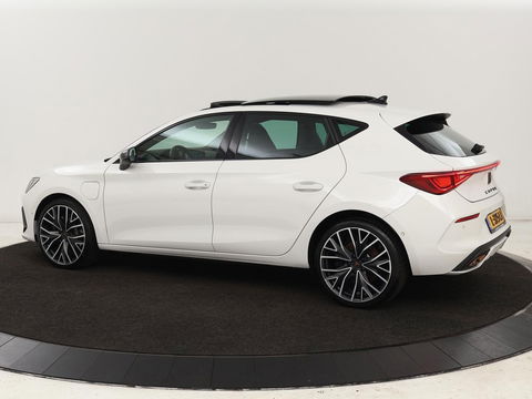 CUPRA Leon 1.4 e-Hybrid VZ Performance | Panoramadak | Stoel & stuurverwarming | Adaptive cruise | Camera | Carplay | Navigatie | Sfeerverlichting | Keyless | Full LED | PHEV