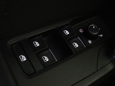 CUPRA Leon 1.4 e-Hybrid VZ Performance | Panoramadak | Stoel & stuurverwarming | Adaptive cruise | Camera | Carplay | Navigatie | Sfeerverlichting | Keyless | Full LED | PHEV