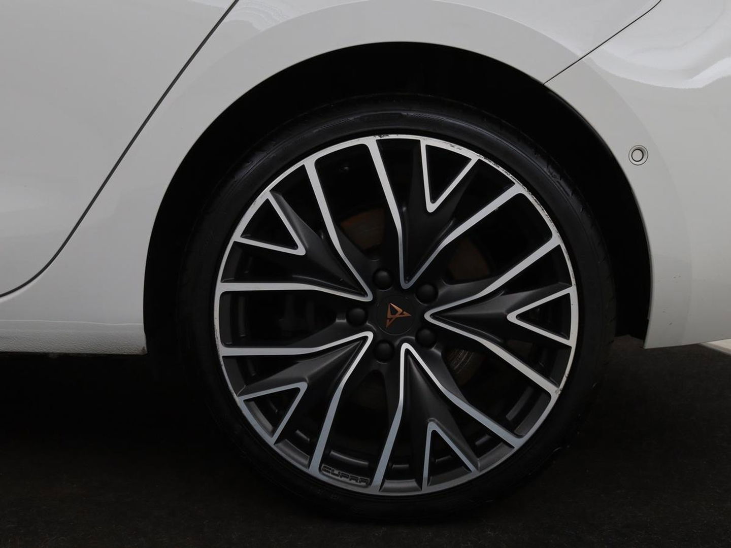 CUPRA Leon 1.4 e-Hybrid VZ Performance | Panoramadak | Stoel & stuurverwarming | Adaptive cruise | Camera | Carplay | Navigatie | Sfeerverlichting | Keyless | Full LED | PHEV