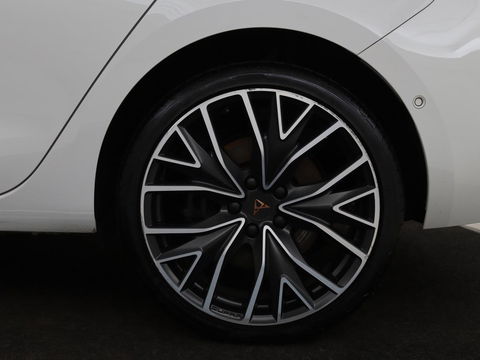 CUPRA Leon 1.4 e-Hybrid VZ Performance | Panoramadak | Stoel & stuurverwarming | Adaptive cruise | Camera | Carplay | Navigatie | Sfeerverlichting | Keyless | Full LED | PHEV