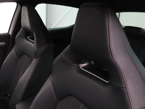 CUPRA Leon 1.4 e-Hybrid VZ Performance | Panoramadak | Stoel & stuurverwarming | Adaptive cruise | Camera | Carplay | Navigatie | Sfeerverlichting | Keyless | Full LED | PHEV