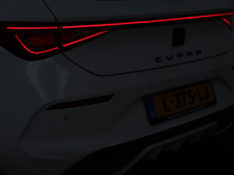 CUPRA Leon 1.4 e-Hybrid VZ Performance | Panoramadak | Stoel & stuurverwarming | Adaptive cruise | Camera | Carplay | Navigatie | Sfeerverlichting | Keyless | Full LED | PHEV
