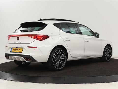 CUPRA Leon 1.4 e-Hybrid VZ Performance | Panoramadak | Stoel & stuurverwarming | Adaptive cruise | Camera | Carplay | Navigatie | Sfeerverlichting | Keyless | Full LED | PHEV