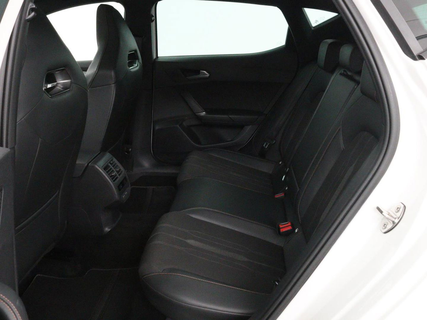 CUPRA Leon 1.4 e-Hybrid VZ Performance | Panoramadak | Stoel & stuurverwarming | Adaptive cruise | Camera | Carplay | Navigatie | Sfeerverlichting | Keyless | Full LED | PHEV