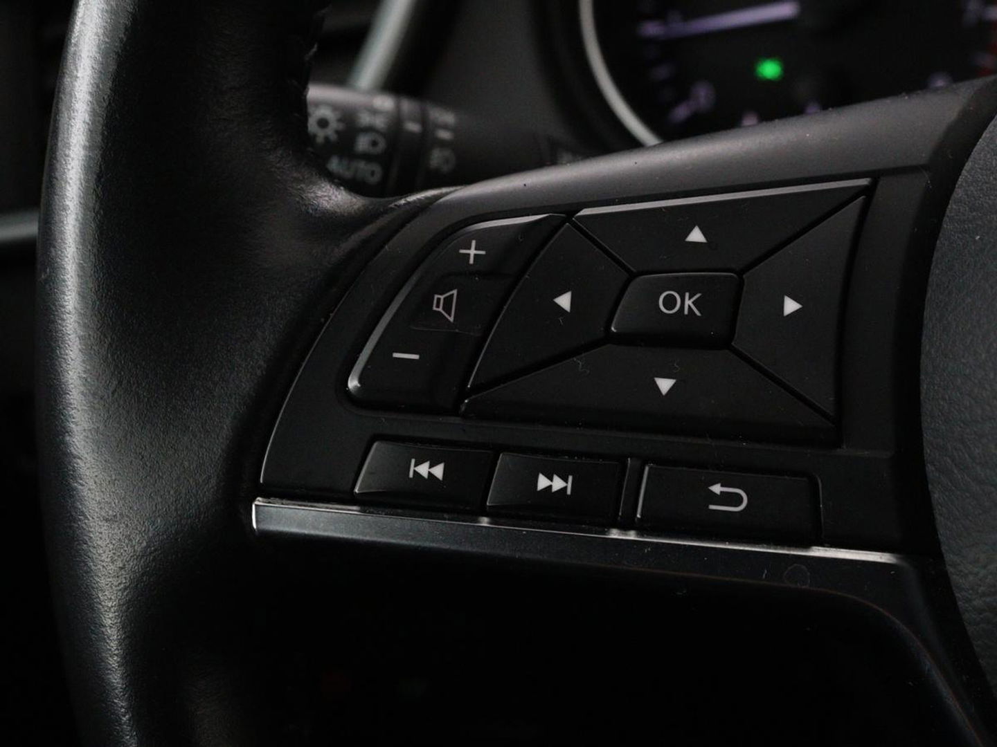 Nissan QASHQAI 1.3 DIG-T Tekna | Panoramadak | Leder | Trekhaak | 360 camera | Stoelverwarming | Bose Sound | Carplay | Full LED | Keyless | Navigatie