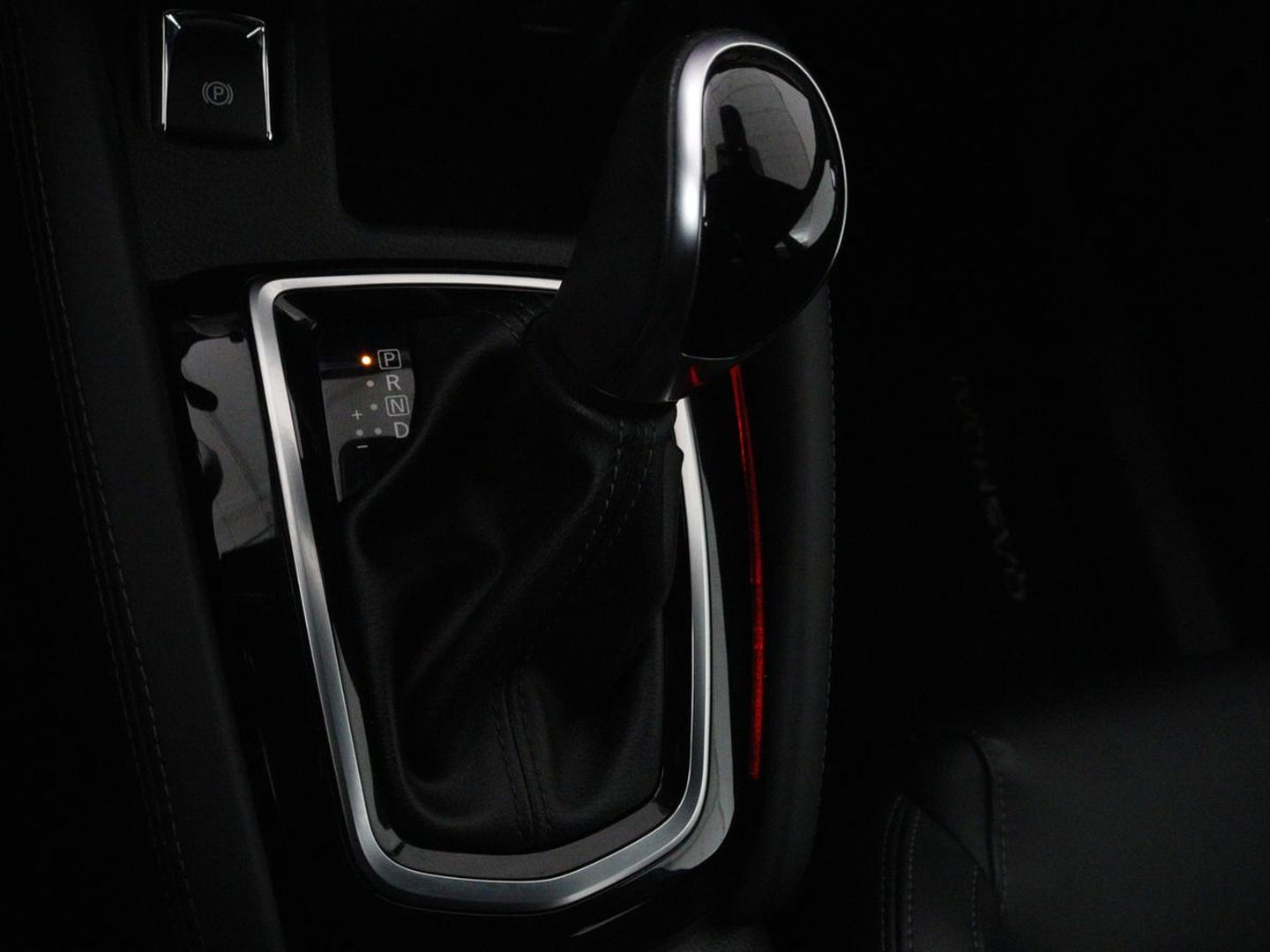 Nissan QASHQAI 1.3 DIG-T Tekna | Panoramadak | Leder | Trekhaak | 360 camera | Stoelverwarming | Bose Sound | Carplay | Full LED | Keyless | Navigatie