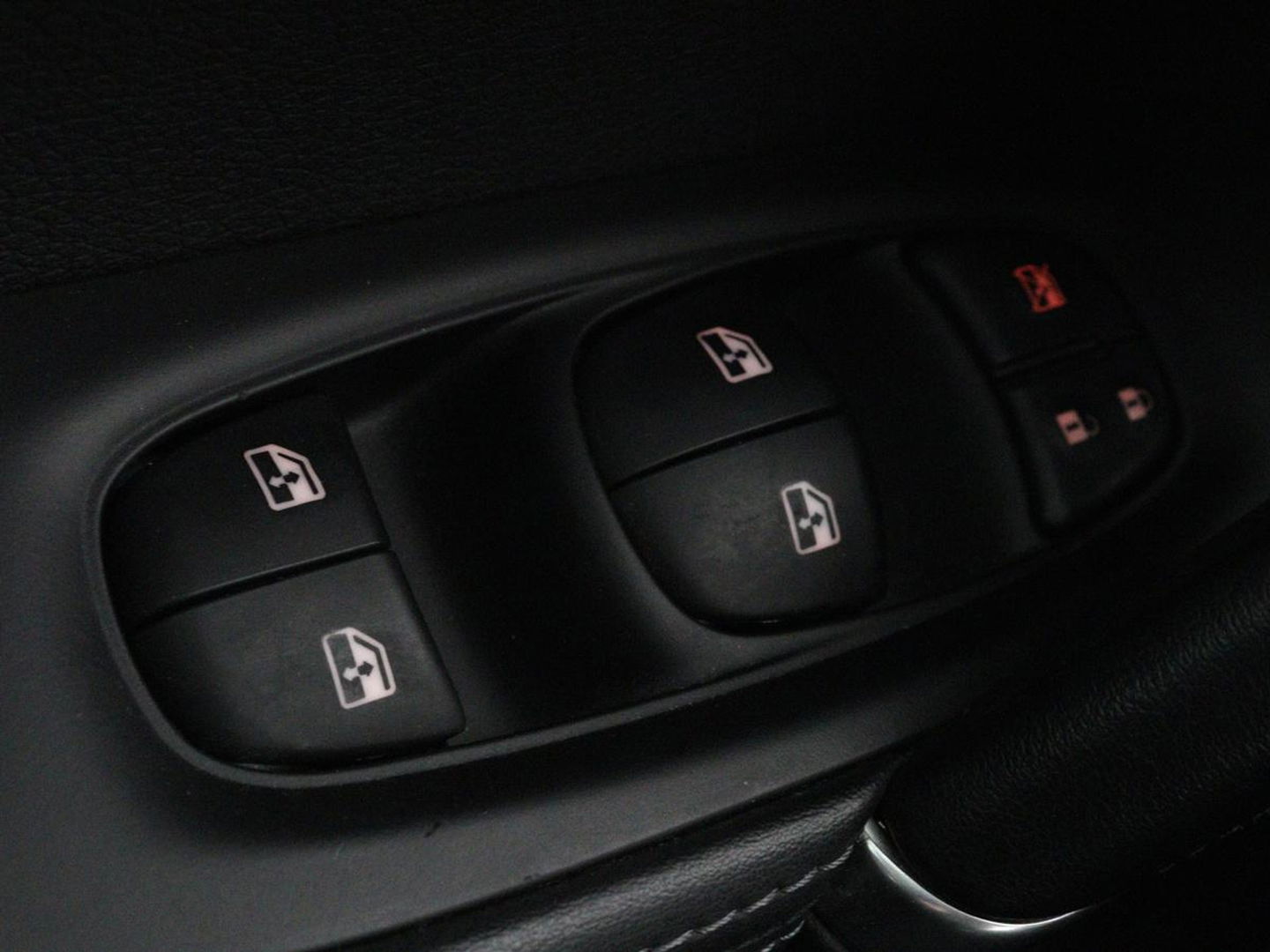 Nissan QASHQAI 1.3 DIG-T Tekna | Panoramadak | Leder | Trekhaak | 360 camera | Stoelverwarming | Bose Sound | Carplay | Full LED | Keyless | Navigatie