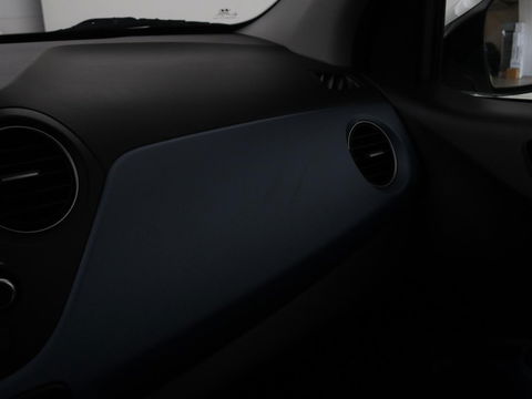 Hyundai i10 1.2i Comfort | Automaat | Climate control | Bluetooth | Elektrische ramen | Parkeerhulp | LED | Stuurbediening | 15'' lichtmetalen velgen