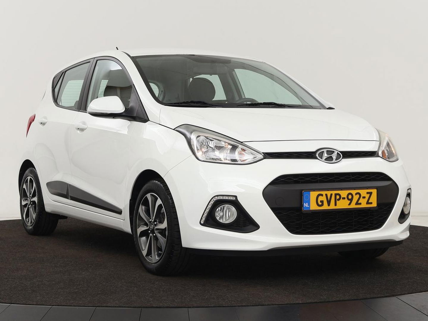 Hyundai i10 1.2i Comfort | Automaat | Climate control | Bluetooth | Elektrische ramen | Parkeerhulp | LED | Stuurbediening | 15'' lichtmetalen velgen