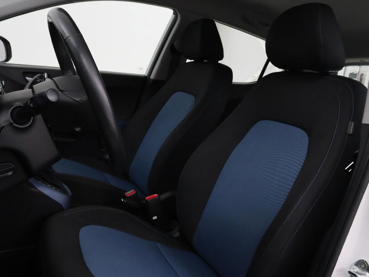Hyundai i10 1.2i Comfort | Automaat | Climate control | Bluetooth | Elektrische ramen | Parkeerhulp | LED | Stuurbediening | 15'' lichtmetalen velgen