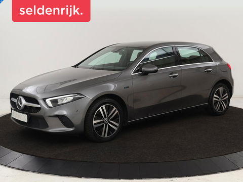 Mercedes-Benz A-Klasse 250e Urban | Leder | Stoelverwarming | Trekhaak | Camera | Sfeerverlichting | Widescreen | Park Assist | Navigatie | Full LED