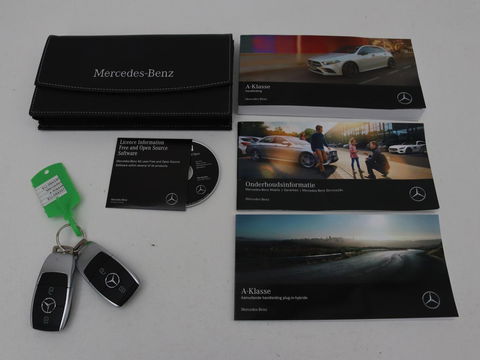 Mercedes-Benz A-Klasse 250e Urban | Leder | Stoelverwarming | Trekhaak | Camera | Sfeerverlichting | Widescreen | Park Assist | Navigatie | Full LED