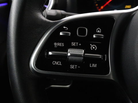Mercedes-Benz A-Klasse 250e Urban | Leder | Stoelverwarming | Trekhaak | Camera | Sfeerverlichting | Widescreen | Park Assist | Navigatie | Full LED