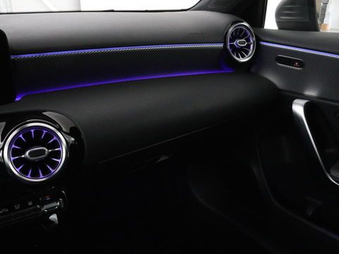 Mercedes-Benz A-Klasse 250e Urban | Leder | Stoelverwarming | Trekhaak | Camera | Sfeerverlichting | Widescreen | Park Assist | Navigatie | Full LED