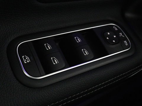 Mercedes-Benz A-Klasse 250e Urban | Leder | Stoelverwarming | Trekhaak | Camera | Sfeerverlichting | Widescreen | Park Assist | Navigatie | Full LED
