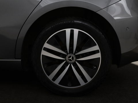 Mercedes-Benz A-Klasse 250e Urban | Leder | Stoelverwarming | Trekhaak | Camera | Sfeerverlichting | Widescreen | Park Assist | Navigatie | Full LED